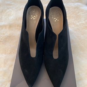 Vince Camuto Black suede pump
